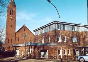 Dialysezentrum Kamp-Lintfort, direkt an der Josefskirche...........Klicken Sie auf das Bild um eine gr&ouml;ssere  Aufl&ouml;sung zu sehen !